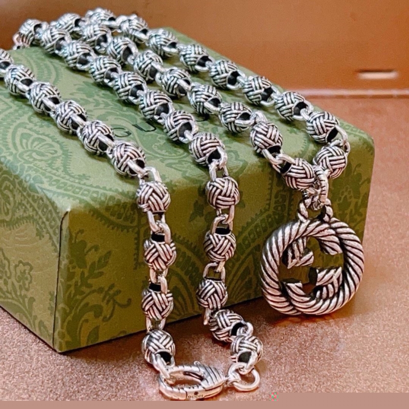 G*u*i necklaces